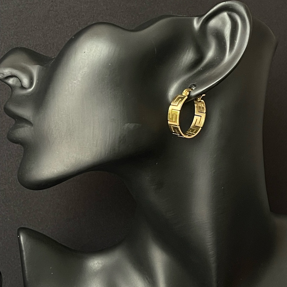 Veronique - Vintage Classic Style Hoop Earrings - Picture 7 of 7